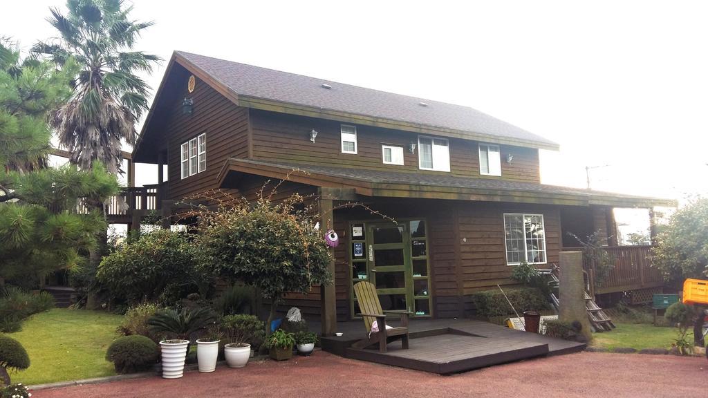 Namu Hyanggi Pension Jeju Exterior photo