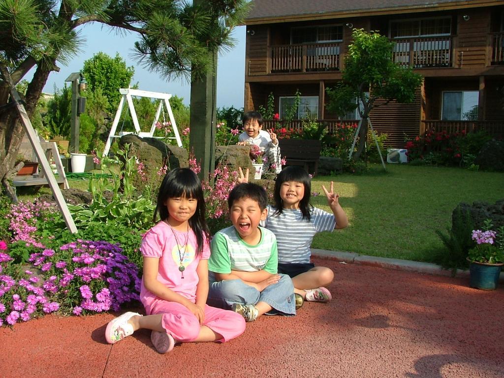 Namu Hyanggi Pension Jeju Exterior photo
