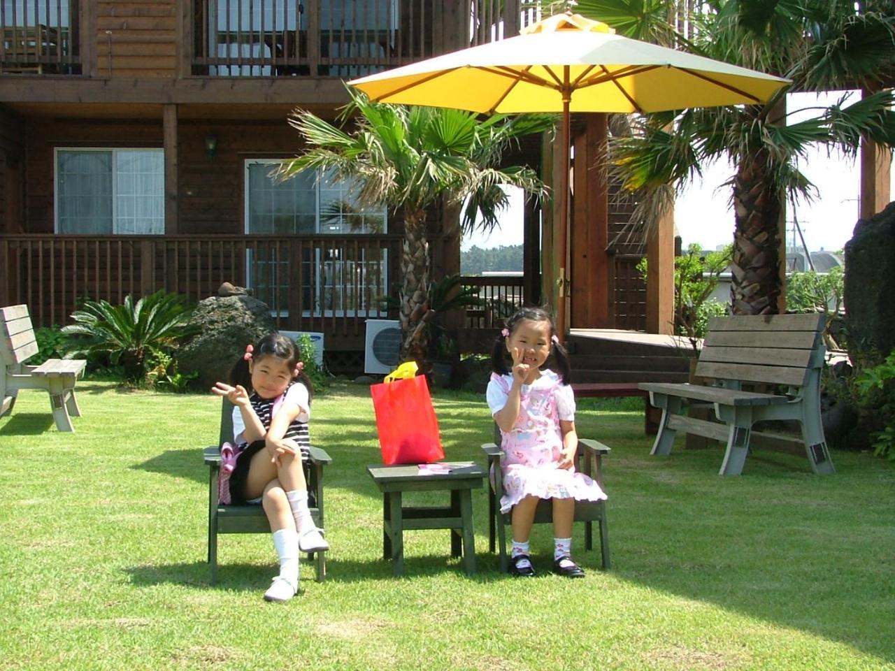 Namu Hyanggi Pension Jeju Exterior photo